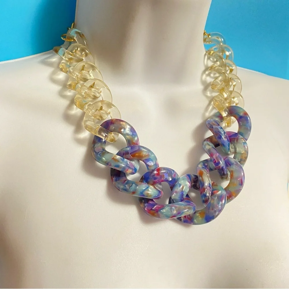 BAUBLE BAR Blue & Clear Acrylic Link Statement Necklace